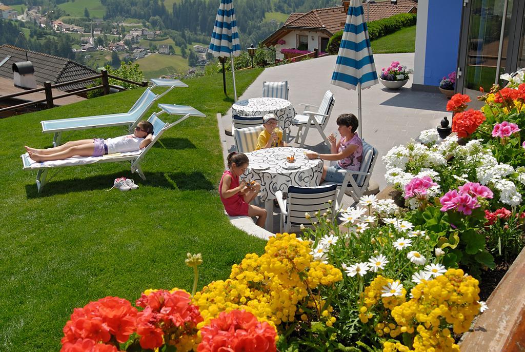 Hotel Talblick Ortisei Esterno foto