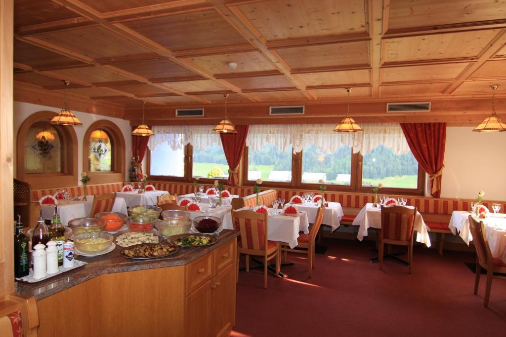 Hotel Talblick Ortisei Esterno foto
